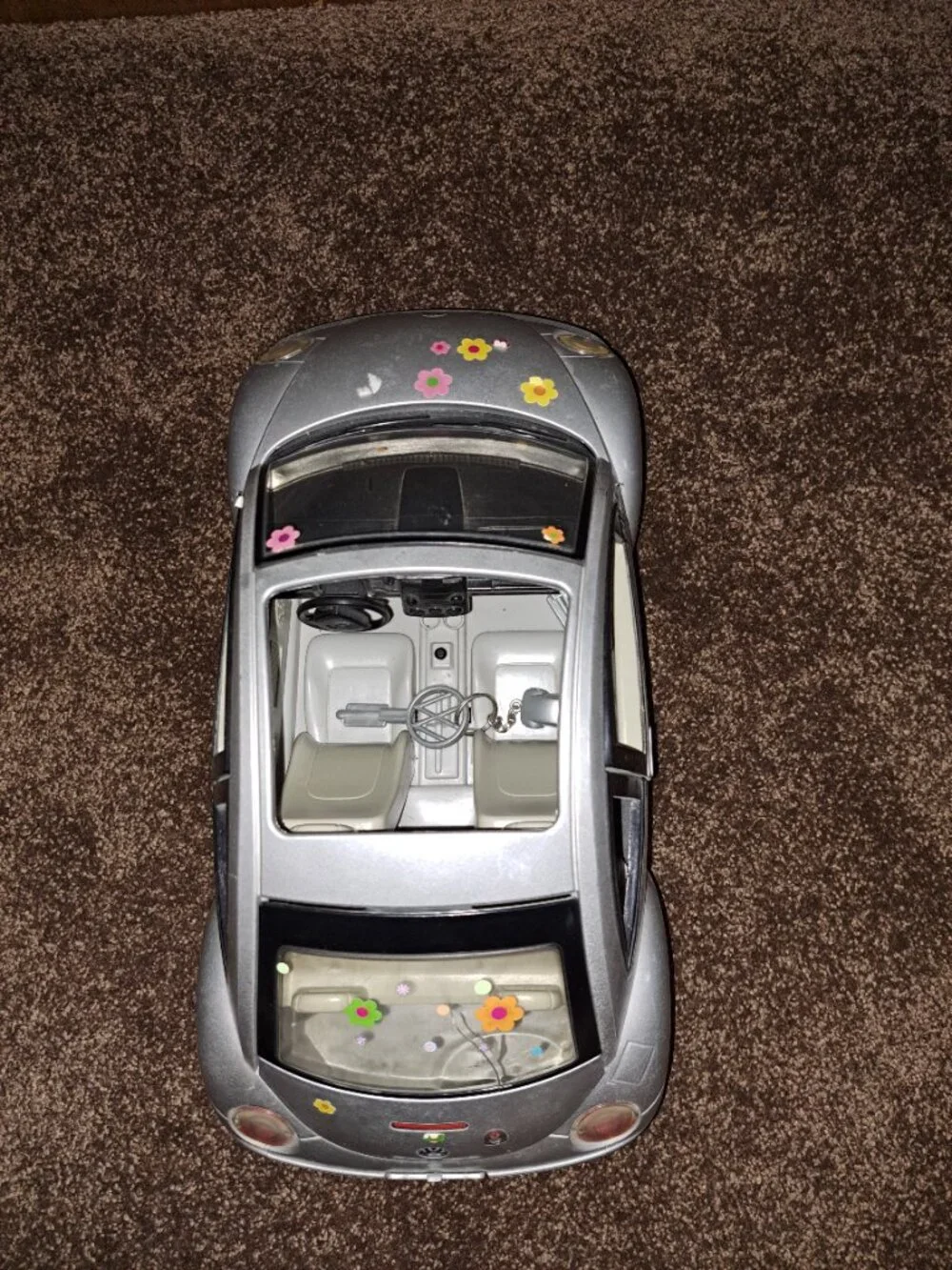 Vintage 2000 Mattel Barbie Silver Volkswagen Beetle toy car with flower decals - Picture 5 of 14